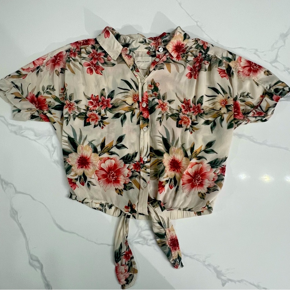 AMERICAN EAGLE OUTFITTERS crop Hawaiian shirt size medium great condition